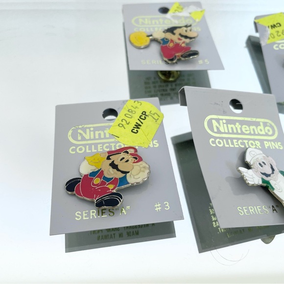 Vintage 1989 NIP Nintendo Collector pins Set of 5 - Picture 2 of 7